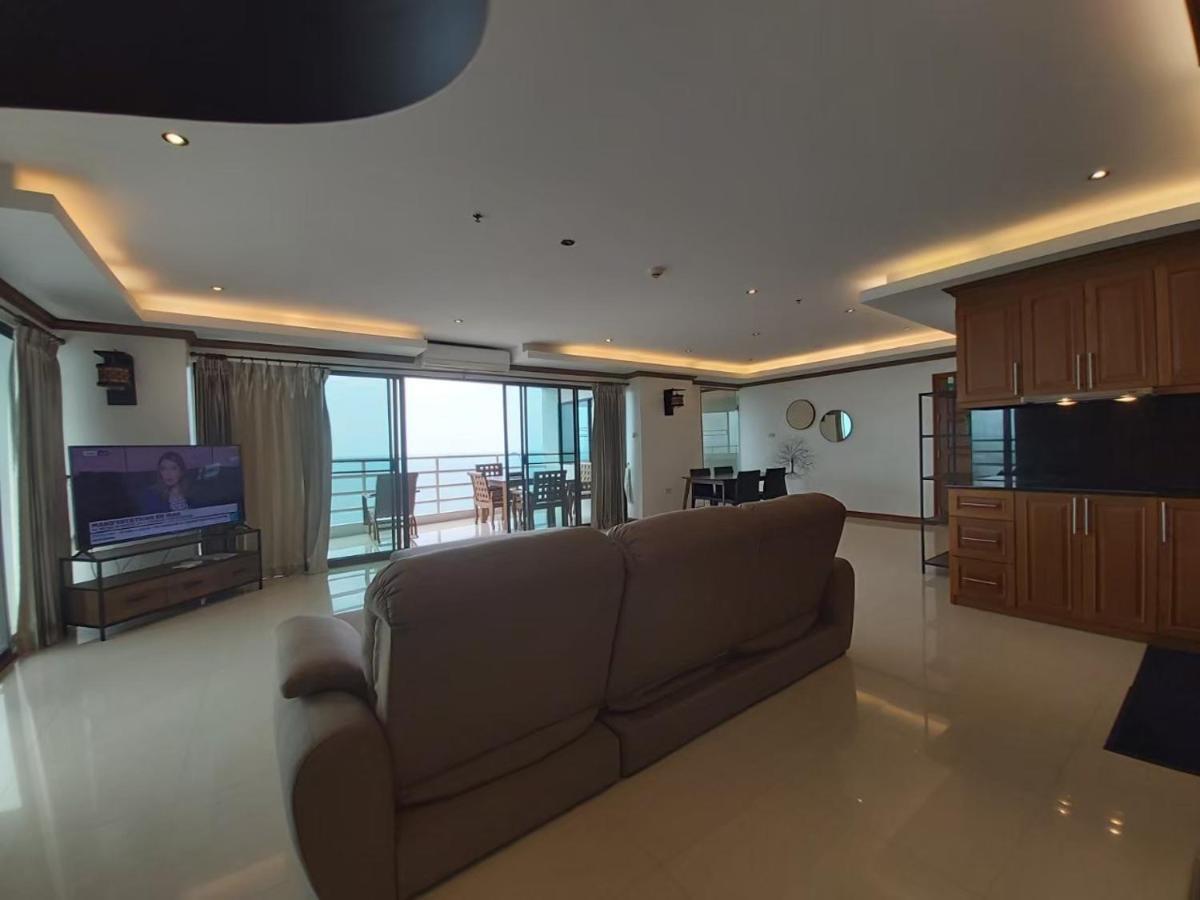 Condominum In Jomtien With Sea View, Balcony And Free Wifi Pattaya